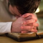 Oración para tomar decisiones difíciles